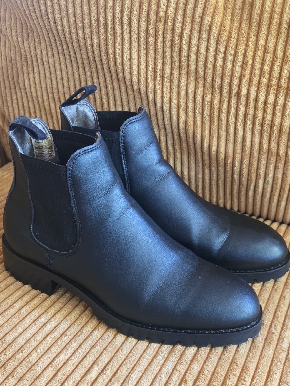 Wills Vegan Store - Insulated Chelsea Boots